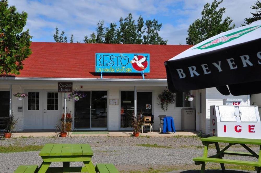 Camping & Chalets De La Demi-Lieue Hotell Saint-Jean-Port-Joli Exteriör bild